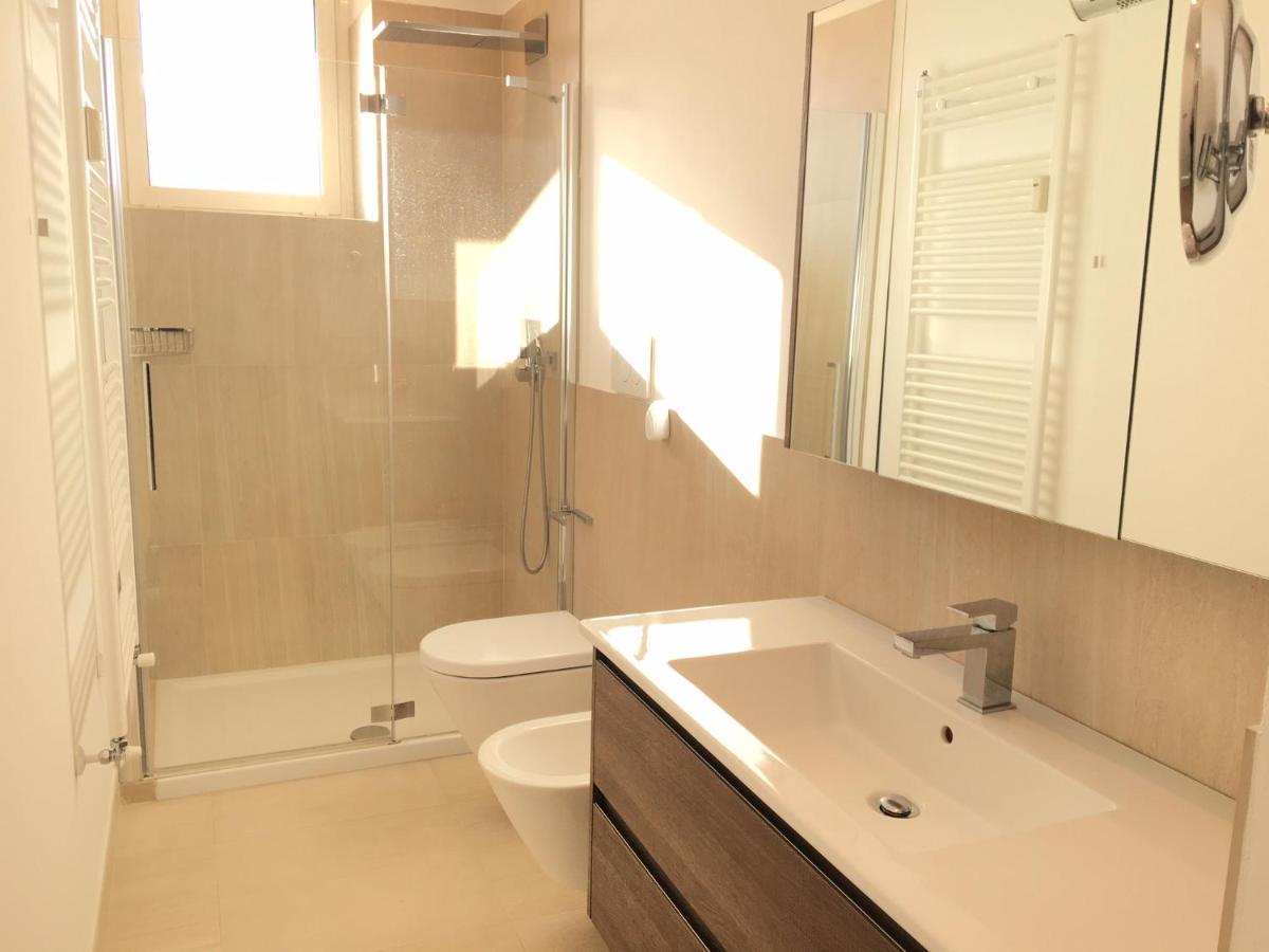 Attico Palazzo Di Vetro Apartment Luino Exterior foto