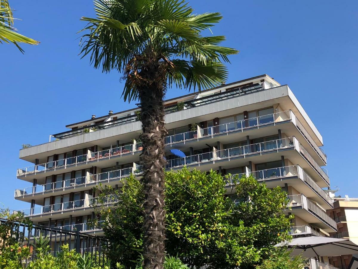 Attico Palazzo Di Vetro Apartment Luino Exterior foto