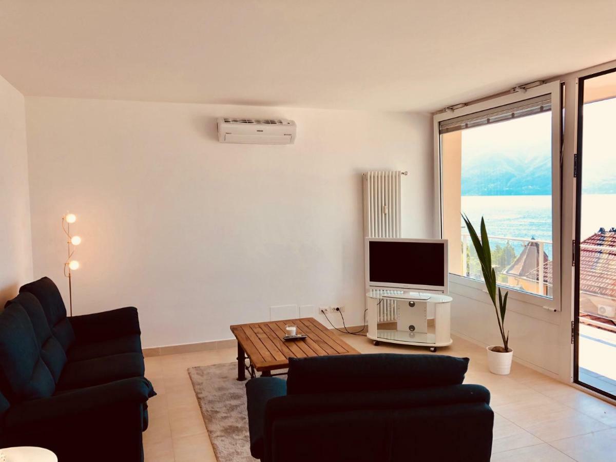 Attico Palazzo Di Vetro Apartment Luino Exterior foto
